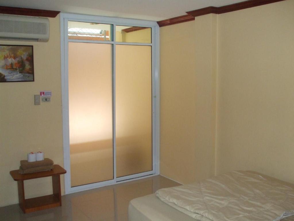 Aura House Hotel Pattaya Exterior photo