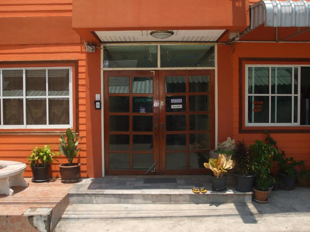 Aura House Hotel Pattaya Exterior photo